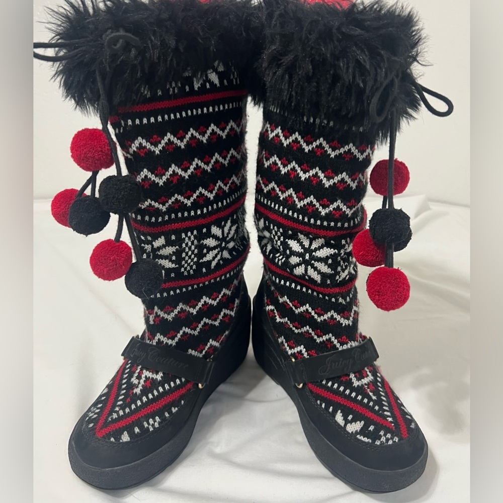 Juicy Couture Fair Isle Pom Pom Faux Fur Winter Wedge Boots Black Red Size 7